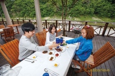 내린천 맑은 물 흐르는 리조트에서 꿈같은 하룻밤