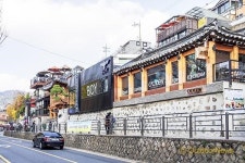 붉은 낙엽카펫 울렁이는 낭만의 성곽길