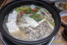 새우젓으로 간해 담백하고 시원한 젓국갈비
