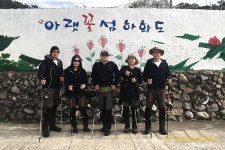 은빛 바다 품에 안은 꽃섬으로