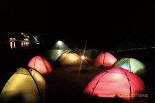 은빛 바다 품에 안은 꽃섬으로