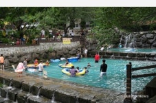 여름엔 계곡 옆 캠핑장이 진리