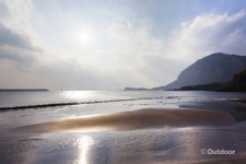 제주에서 계절의 경계를 걷다