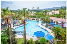 사계절 운영하는 호텔 야외 온수풀… 가을 겨울도 호캉스 선호도 높아요