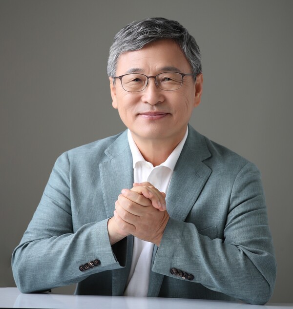 서울시교육감 보궐선거 후보 정근식, 봉은사 방문 소통 강조 및 인사 나누며 정책안 발표