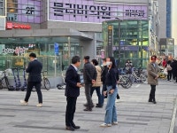 [포토뉴스] 김동연, 하남 미사역서 탄핵 촉구 1인시위