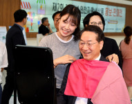 신복농산(주) | [포토뉴스] 유정복 인천시장, 추석 앞두고 자활생산품 직접 살펴