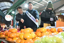 [포토뉴스] 유정복 인천시장, 옥련시장서 민생 챙기며 연말 경제 온기 불 지핀 하루
