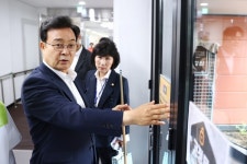 김성제 의왕시장, 어르신 여가복지 확대…사랑채노인복지관 당구장 확충