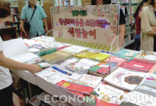 어른들의 색칠놀이 ‘컬러링북’ 열풍 안티스트레스·아트테라피 효과 검증
