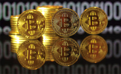 [금융 신기술] 가상화폐 비트코인, 금값 추월하며 역대 최고가 경신 공급 부족해 가격 상승, 테러·범죄 악용 우려도