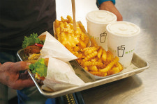 [글로벌 성장기업 25] 쉐이크쉑 | 유기농 재료로 만든 프리미엄 햄버거로 20~30대 공략 공원 ‘핫도그 카트’에서 출발해 세계적 업체로 성장