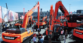 [Biz inside] 두산인프라코어 | 위기 때 철저히 준비해 6년 만에 최고 영업이익 달성 中 인프라 투자에 실적 회복… 중대형 장비 집중 주효