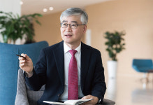 [Interview 홍성수] 자동차 반도체 및 S/W연구회장 | “한국 반도체 대기업, 자동차 업계에 먼저 다가서라”