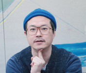 [김지수의 인터스텔라 46] 가수·화가·배우…무경계 예술가 백현진 | “완성도 믿지 않는다…모든 건 발전 아...