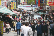 [얼어붙은 소비 녹이는 긴급재난지원금] 술·고기·과일 샀다…소상공인 매출도 회복세