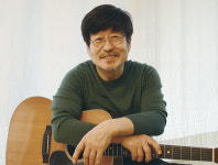 [김작가의 글이 되는 음악] 시간의 문을 연 ‘산울림’ 김창완의 37년 만의 신보 ‘문’