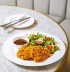 [김성윤의 파워런치  그릴데미그라스] 두툼한 ‘함박’, 바삭바삭 ‘비후까스’…익숙한 듯 새로운 추억의 맛