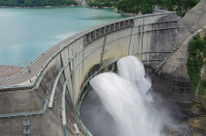 [이필상의 아시아 기업 전성시대 ] 탄소배출 감축에 기회 잡은 아시아 기업들…“태양광·풍력이 뜬다”