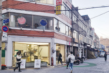 [르포] ‘핫플레이스’ 떠오르는 신당동 둘러보니 | 추억의 떡볶이 골목? 제2의 힙지로·성수동 노리는 ‘힙당동’