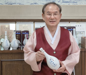 [박순욱의 한국술 탐방 | ‘민속주 안동소주’ 김연박 대표] “33년 만의 신제품…물 타지 않은 25도 민속주 안동소주 곧 출시”