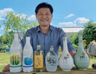 [박순욱의 한국술 탐방] 122년 역사의 안동 회곡양조장 권용복 대표 | “꽃 ·과일 향 나는 ‘월영 안동소주’… 3년 숙성해 부드러운 맛 구현”