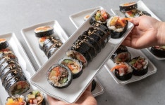 [윤은기의 컬래버노믹스 <32>] 협업으로 진격하는 ‘코리아 냉동 김밥’