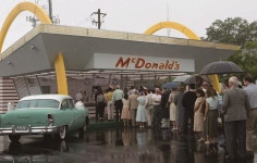 [시네마 경영 <11> 파운더에서 배우는 경영 전략] 맥도널드의 가치 혁신… 새로운 시장을 만드는 힘