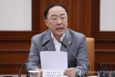 정부, '60세+α' 정년연장 추진…노동력 공백 메운다