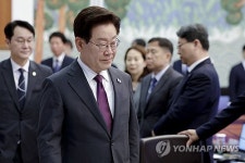 李대통령 지지율 64%·3%p↑…민주 45%·국힘 22%[한국갤럽]