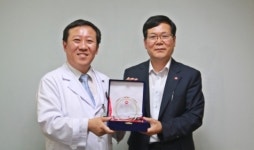 인천시의료원, 공단 감사패 수여