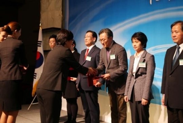 안암병원 김동식 교수, 보건복지부장관상 수상 | 포토뉴스