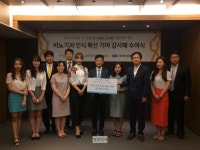 “비뇨기과에 남성만 간다는 선입견은 버리세요”