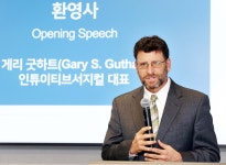 인튜이티브서지컬 CE0에게 한국 투자 이유를 물으니
