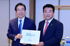 파주 지역구에 국립중앙의료원 유치하려는 박정 의원