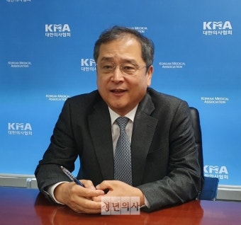“의사 집단행동 제재, 부끄러운 독재시절 잔재”