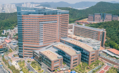 대학병원 학교법인 소유 건물에 약국 개설은 위법