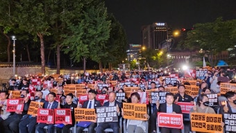 촛불 들고 거리로 나선 의사들 