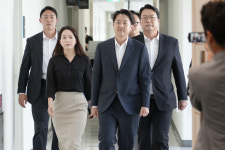 이준석, 성남시의료원 찾아 이재명 저격…보건의료노조 입 다물라