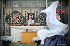 기아차 해고자 故윤주형씨, 장례 엄수.. 모란공원에 안장