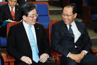 [포토] 황우여와 이한구 '정부조직법 개정안 처리 한숨 돌렸네'