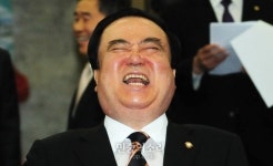 [포토] 박장대소 하는 민주통합당 문희상 비대위원장