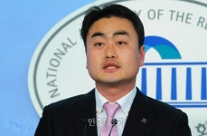 통합진보당 “김진태, 못된 송아지 엉덩이에 뿔난다더니...”