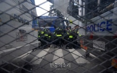[포토] 차벽너머 현대기아차 본사 앞