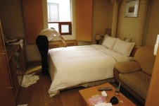 에로틱 공간 모텔지기, “주황 등불 드릴까, 흰 등불 드릴까”