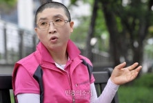 딸 결혼 앞두고 삭발한 학비 노동자 “저, 모든 것을 다 걸었어요.”