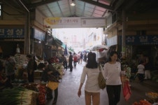 대형마트 게 섯거라. ‘그랜드 세일’ 들어간 전통시장 가보니...