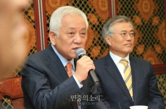 [포토] 상임고문단 간담회 갖는 김한길