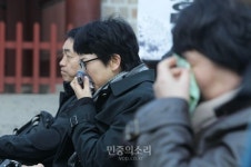 [포토] 눈물 흘리는 고 박은지 부대표 영결식 참석자들