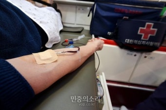 [포토] 의협 집단휴진, 다함께 헌혈하는 전공의들